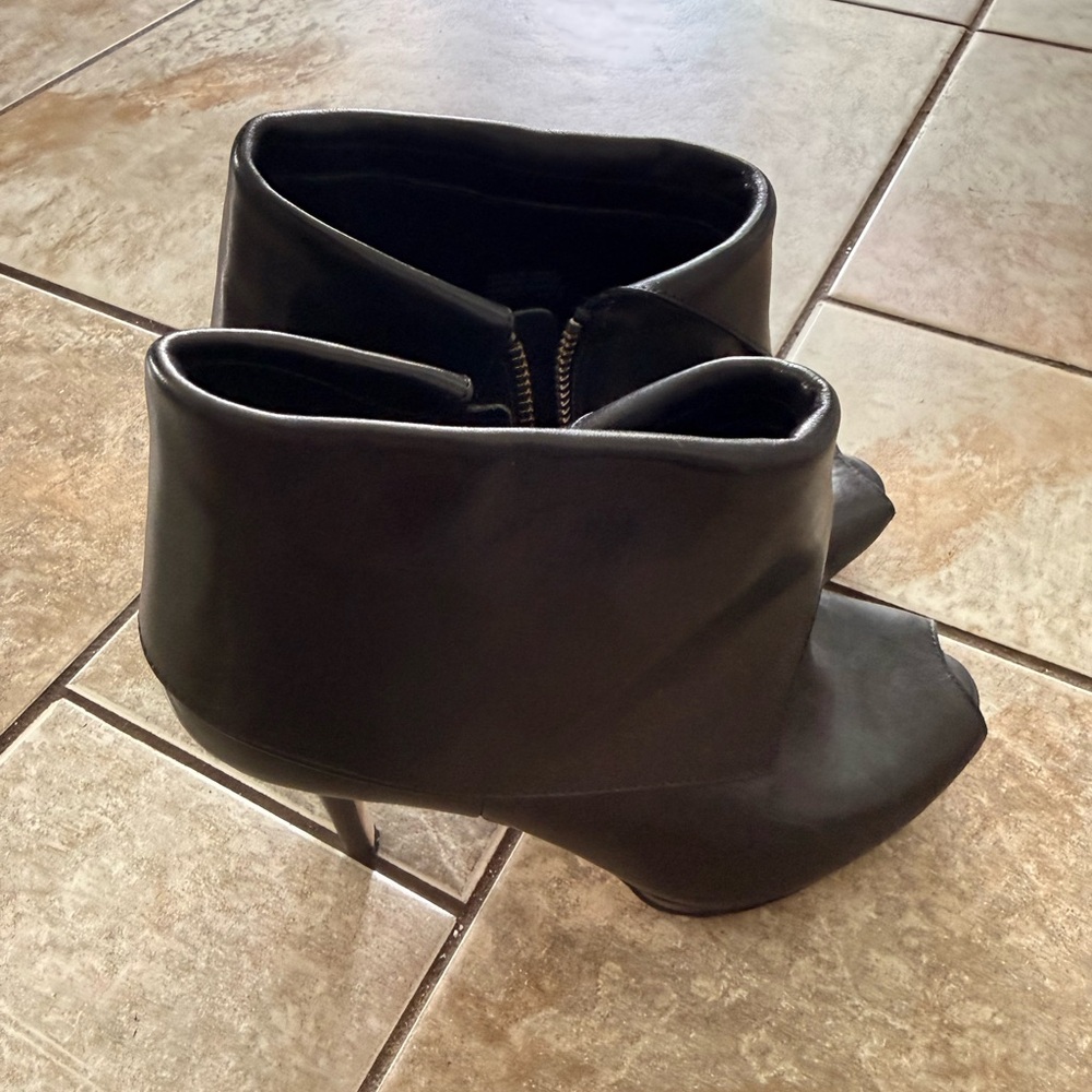 Michael Kors Black Heeled ankle Booties